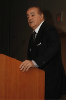 Larry Thompson, renowned entertainment lawyer and producer for $100,000 Epiphany Prize winner AMISH GRACE, among many others, addresses the audience.